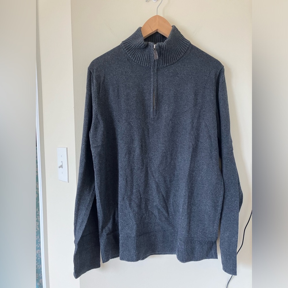 Eddie Bauer Men’s Gray Sweater Half Zip. Size M